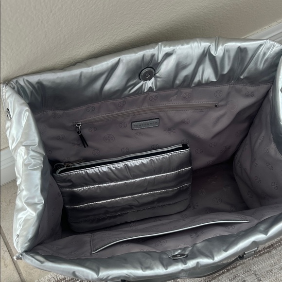 Tory Burch silver tote bag - Picture 2 of 3